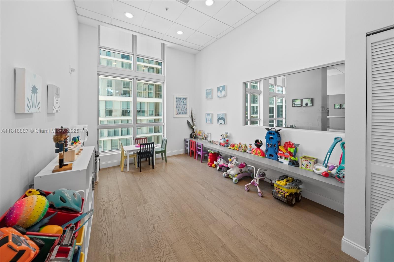 300 S Biscayne Blvd # 802 Unit: L-802