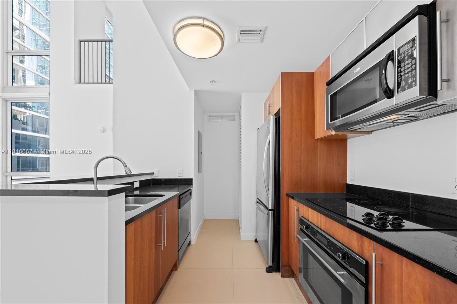 300 S Biscayne Blvd # 802 Unit: L-802