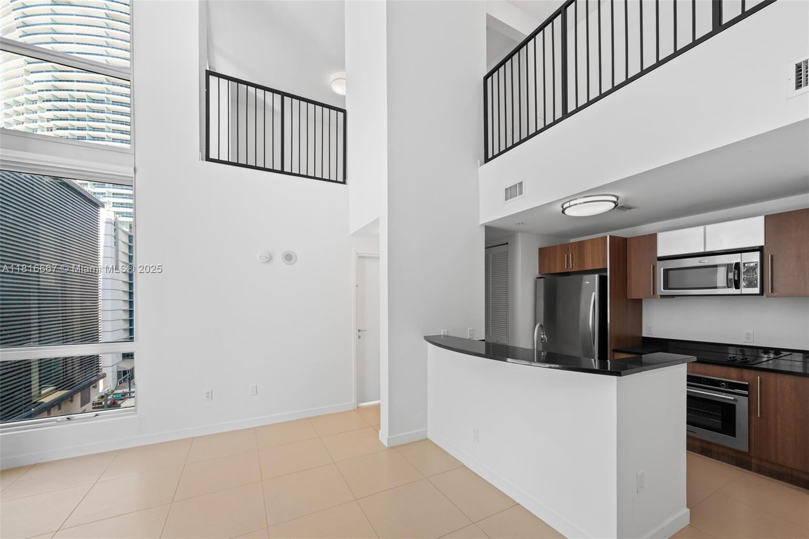 300 S Biscayne Blvd # 802 Unit: L-802
