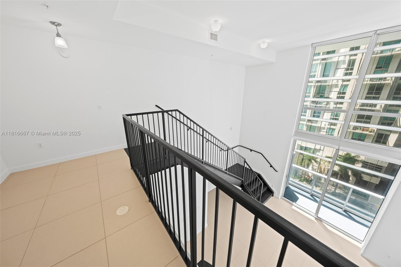 300 S Biscayne Blvd # 802 Unit: L-802