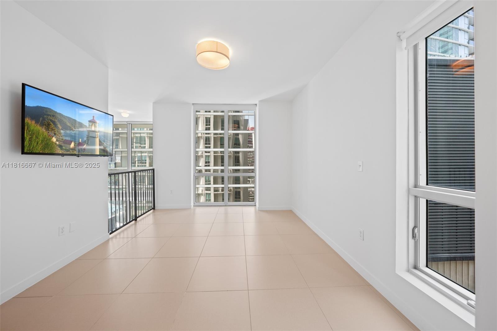 300 S Biscayne Blvd # 802 Unit: L-802