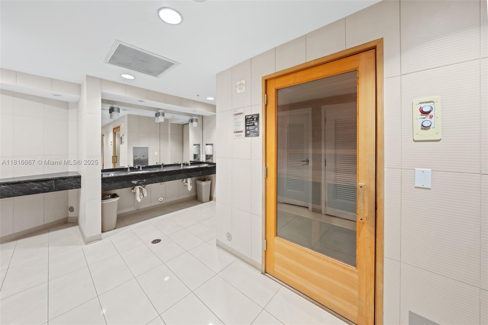 300 S Biscayne Blvd # 802 Unit: L-802