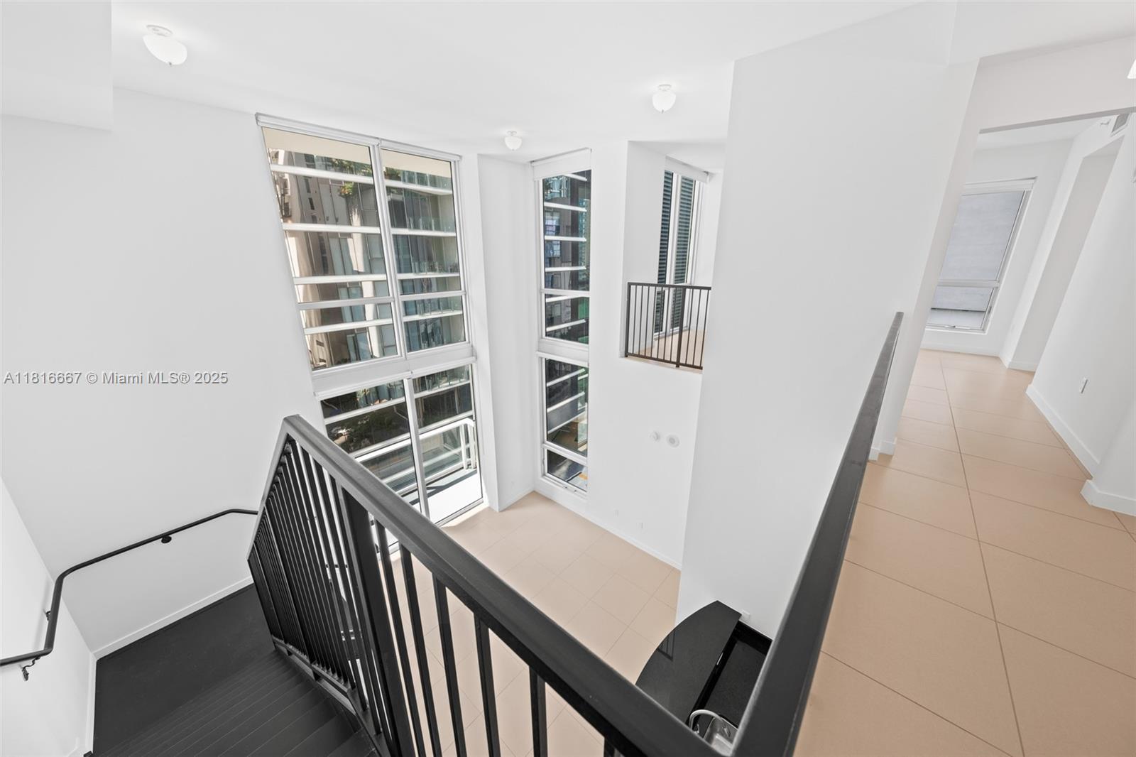 300 S Biscayne Blvd # 802 Unit: L-802