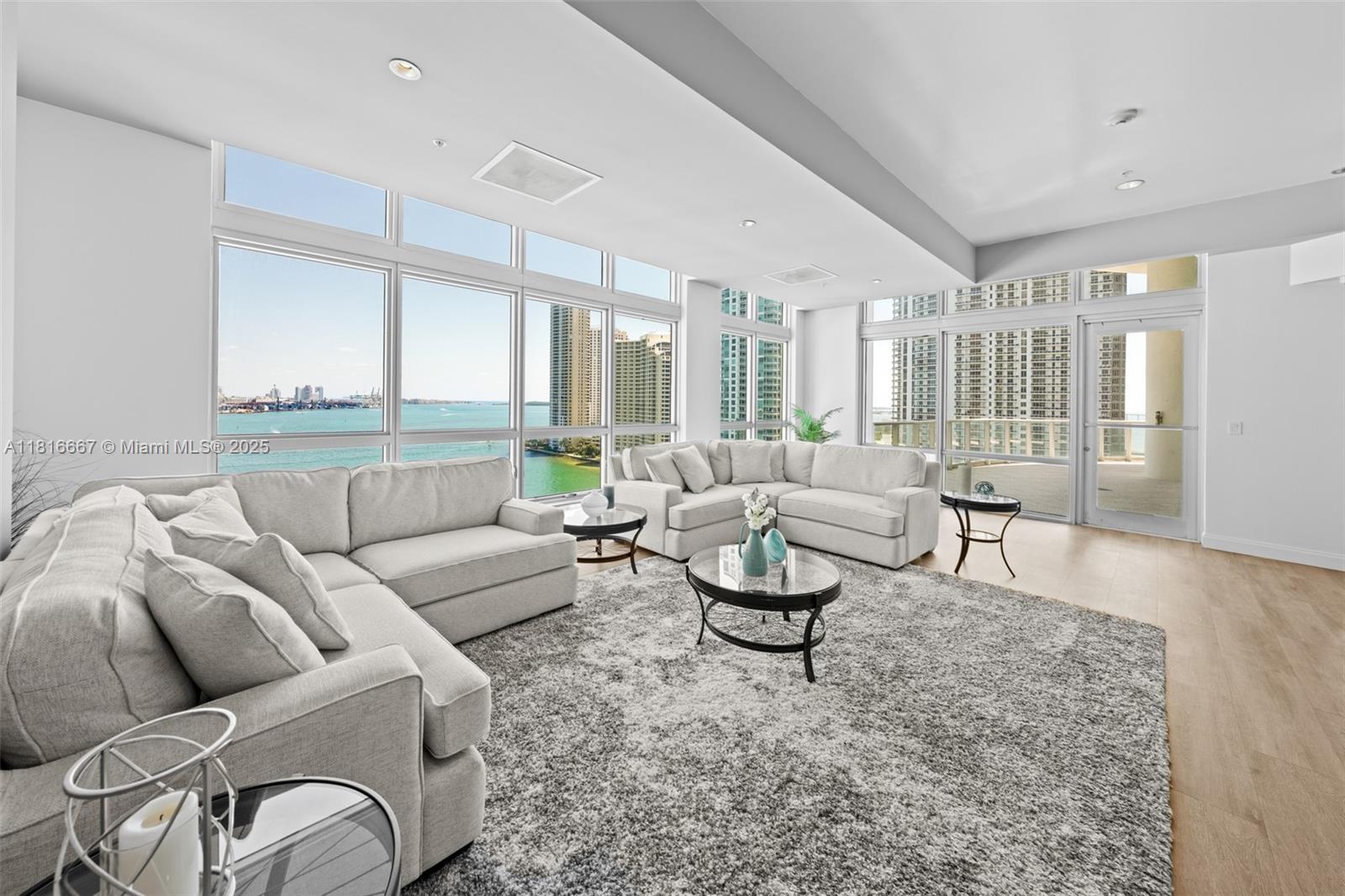 300 S Biscayne Blvd # 802 Unit: L-802