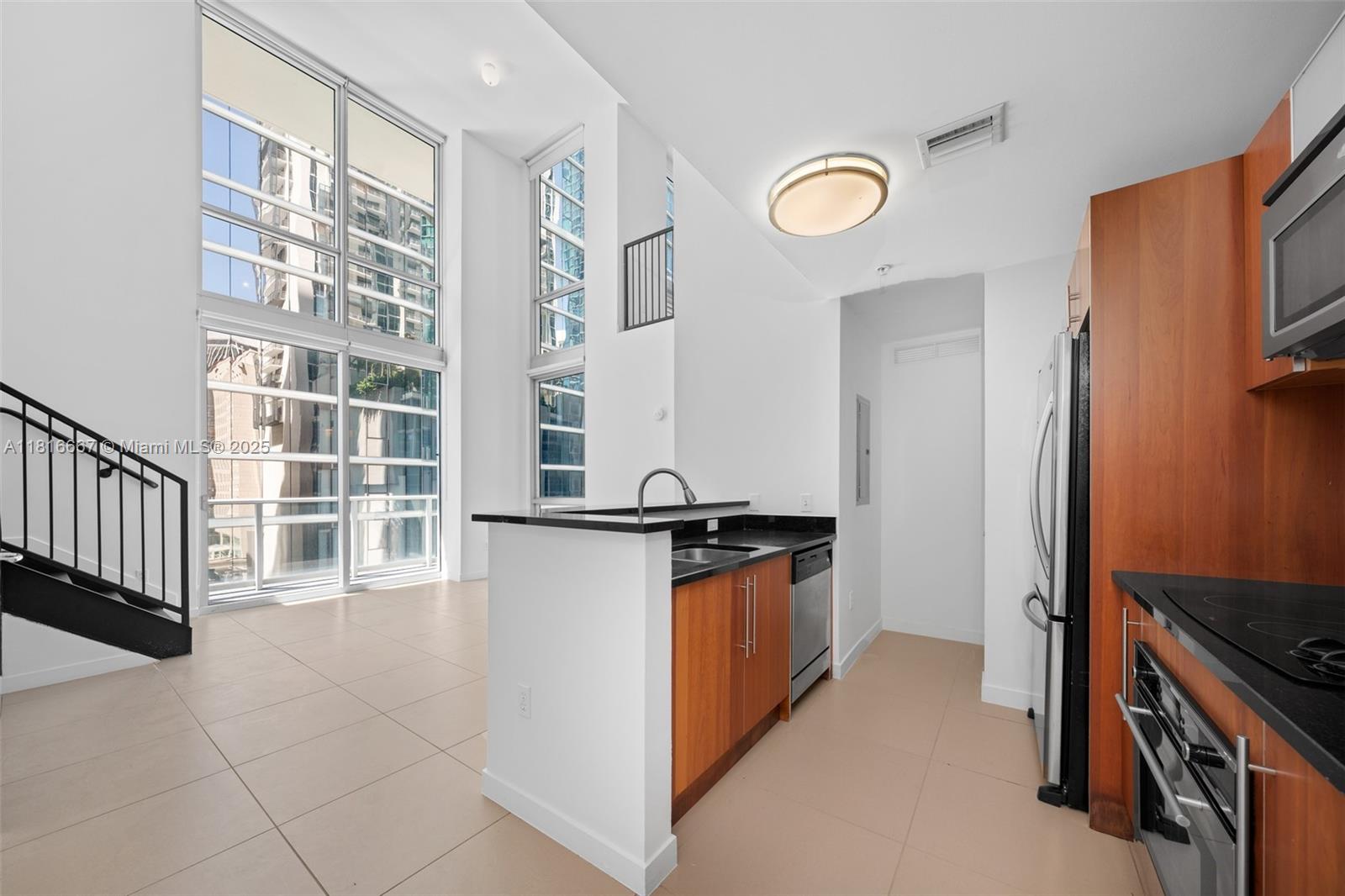 300 S Biscayne Blvd # 802 Unit: L-802