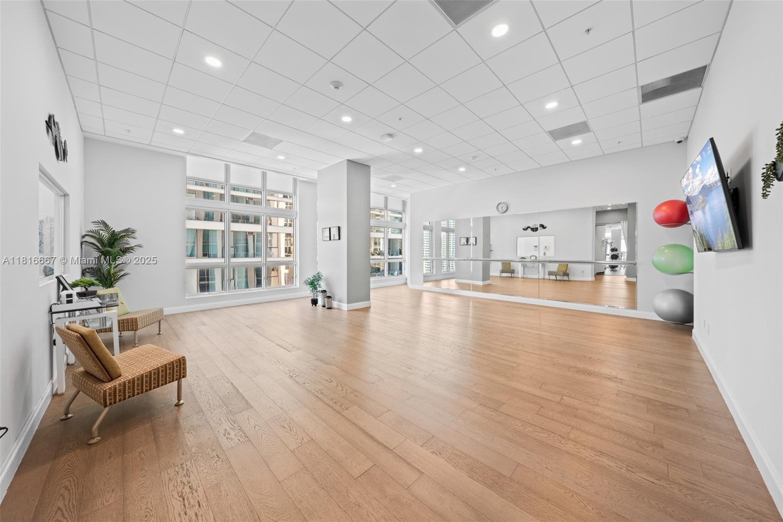 300 S Biscayne Blvd # 802 Unit: L-802