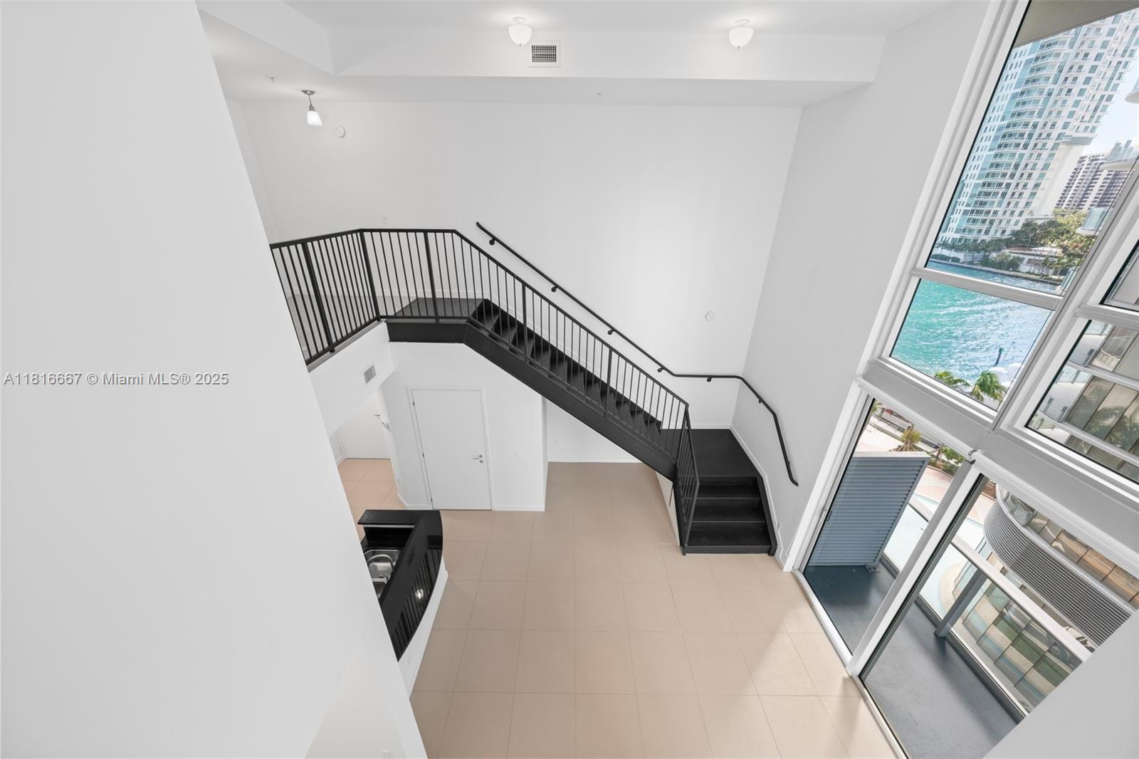 300 S Biscayne Blvd # 802 Unit: L-802