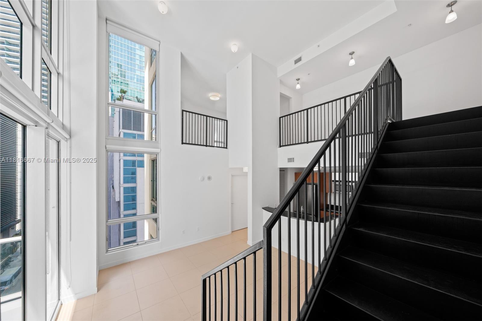 300 S Biscayne Blvd # 802 Unit: L-802