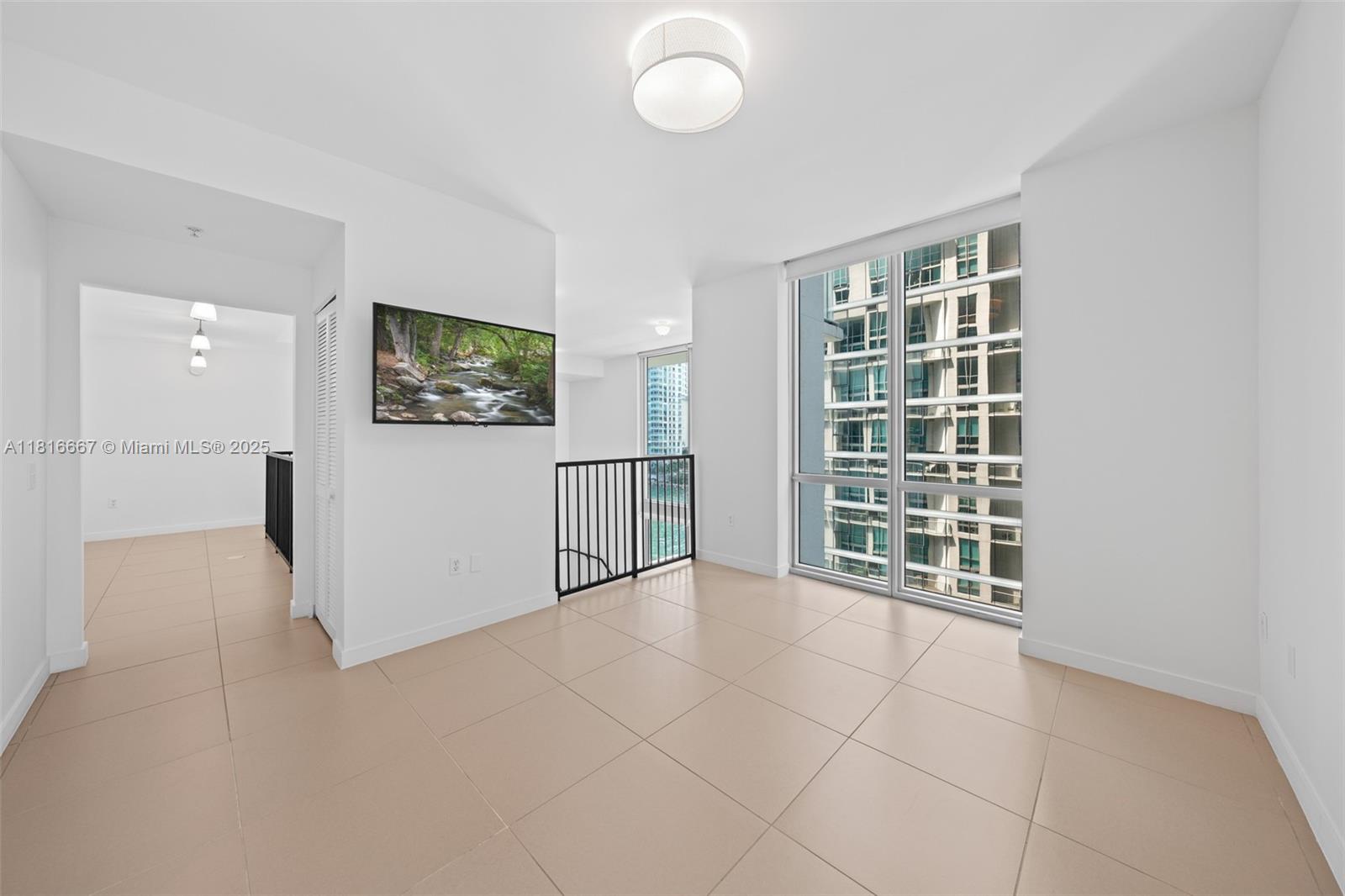 300 S Biscayne Blvd # 802 Unit: L-802