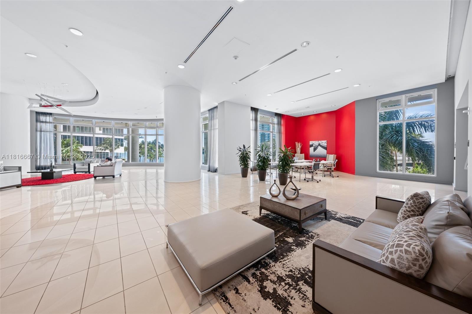 300 S Biscayne Blvd # 802 Unit: L-802
