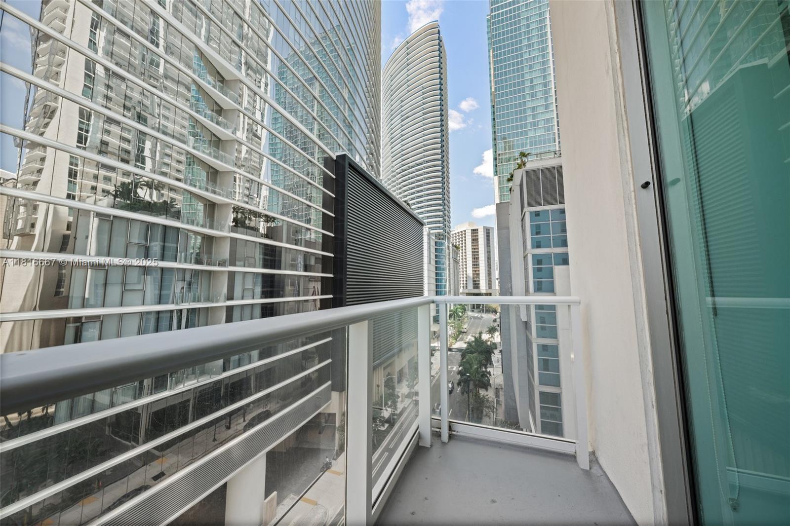 300 S Biscayne Blvd # 802 Unit: L-802