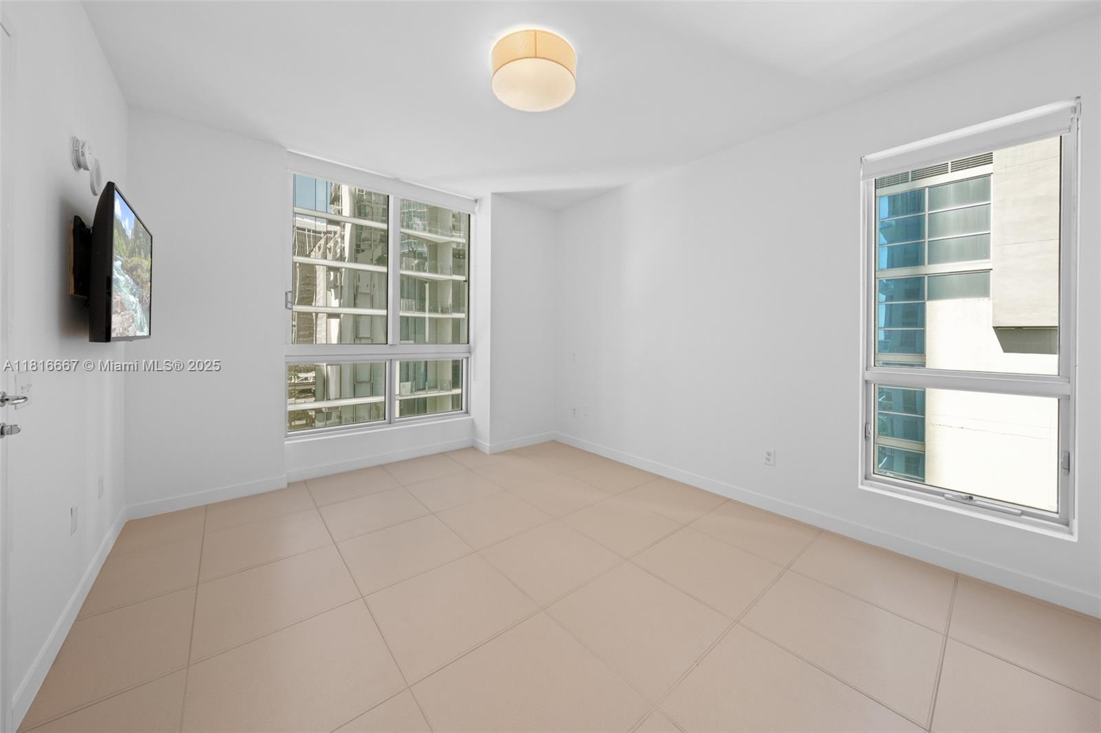 300 S Biscayne Blvd # 802 Unit: L-802