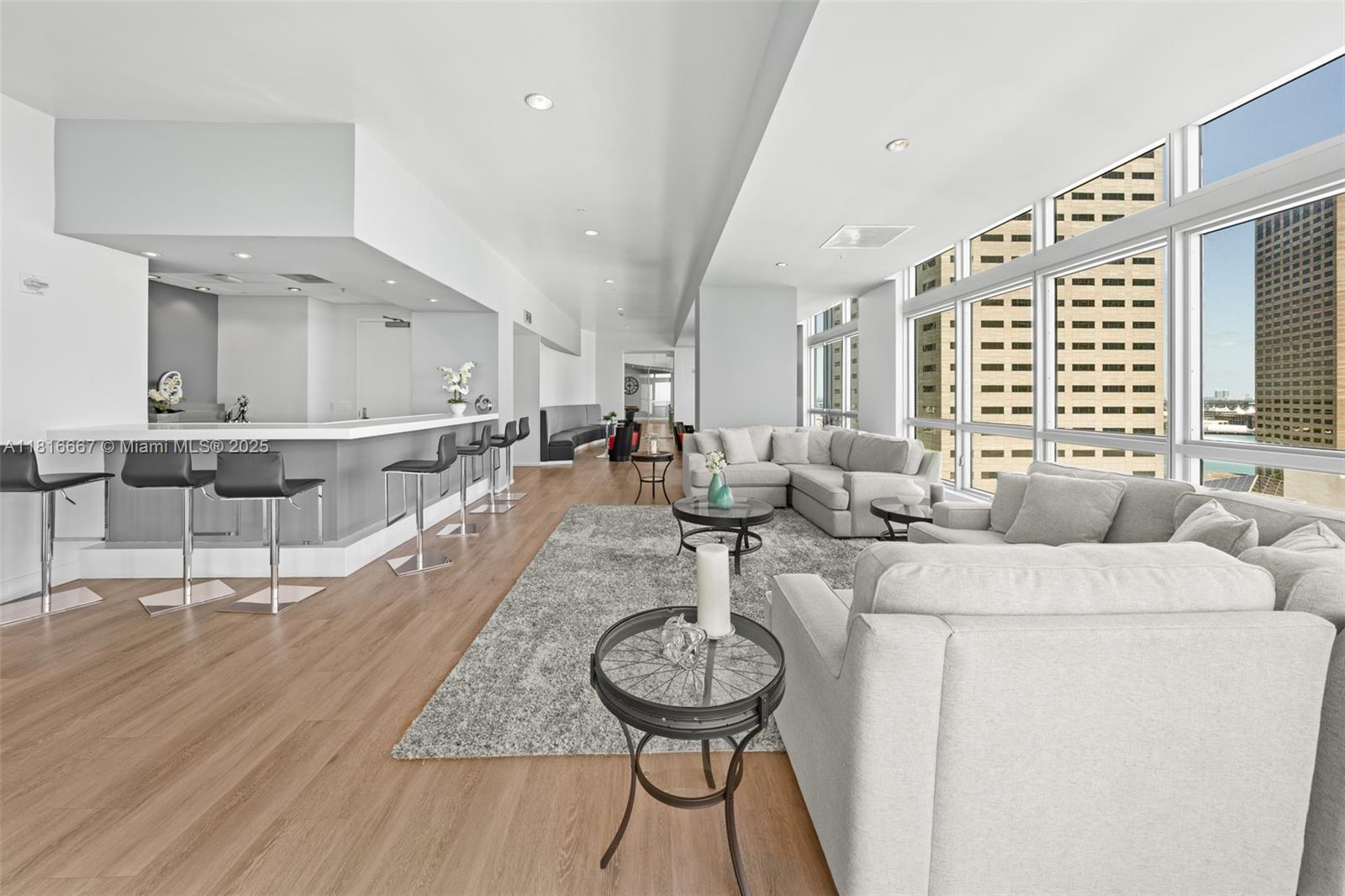 300 S Biscayne Blvd # 802 Unit: L-802