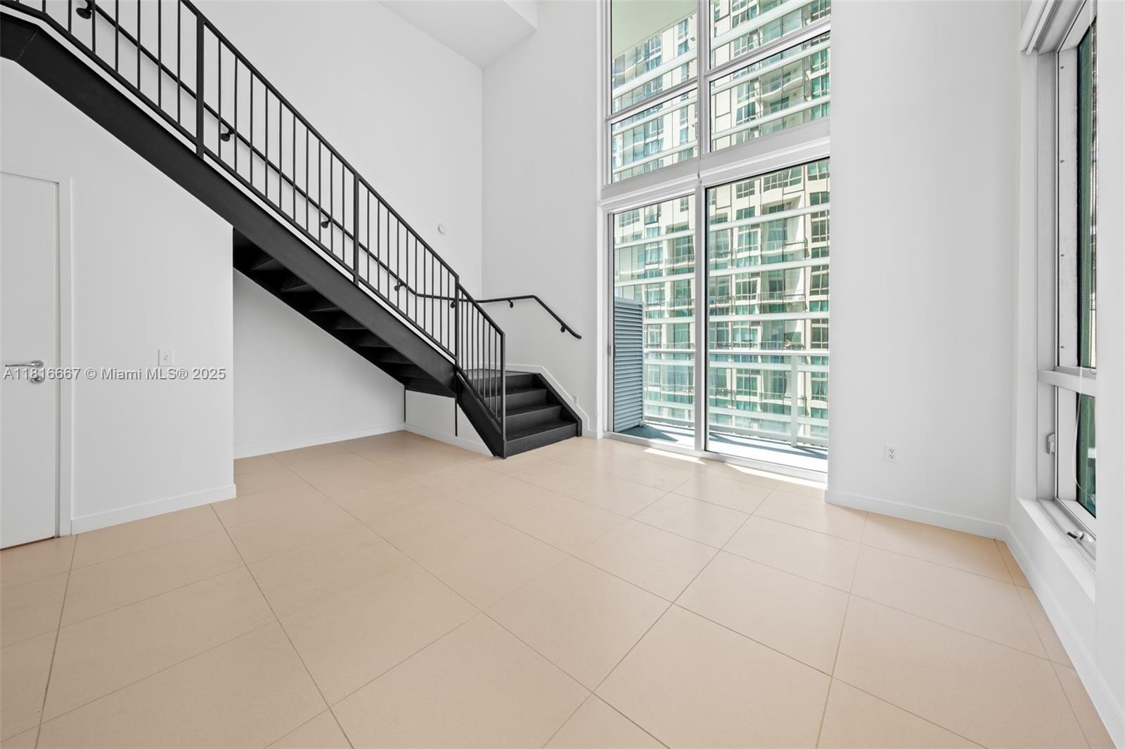300 S Biscayne Blvd # 802 Unit: L-802