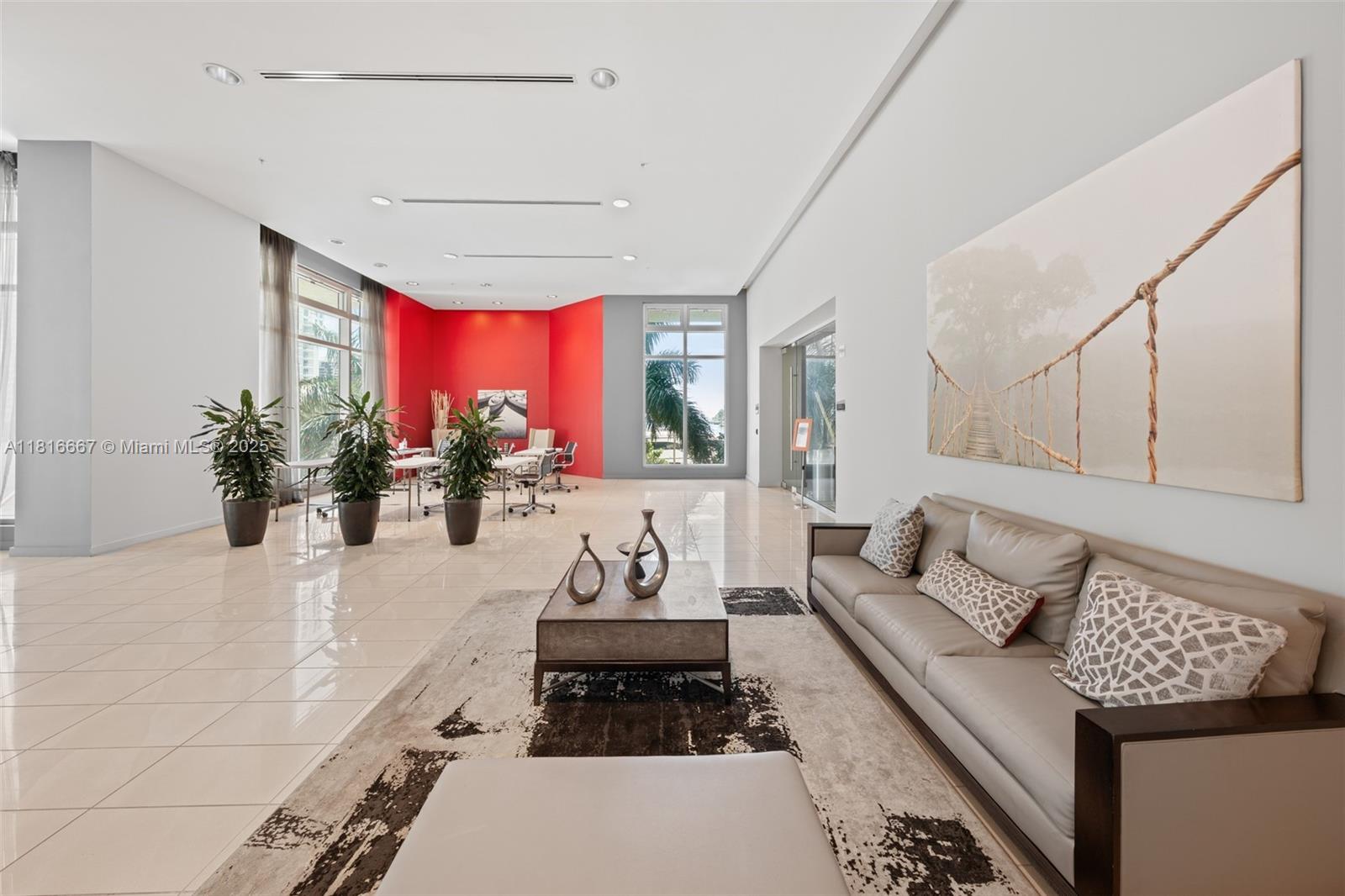 300 S Biscayne Blvd # 802 Unit: L-802