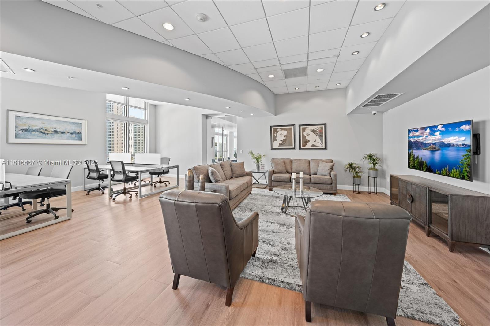 300 S Biscayne Blvd # 802 Unit: L-802