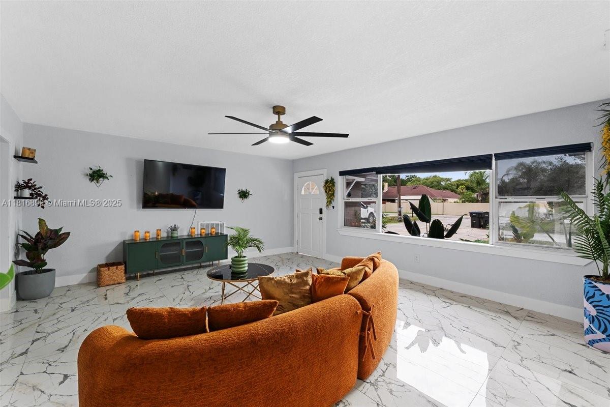 8120 GONDOLA DR