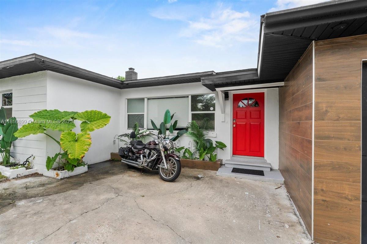 8120 GONDOLA DR