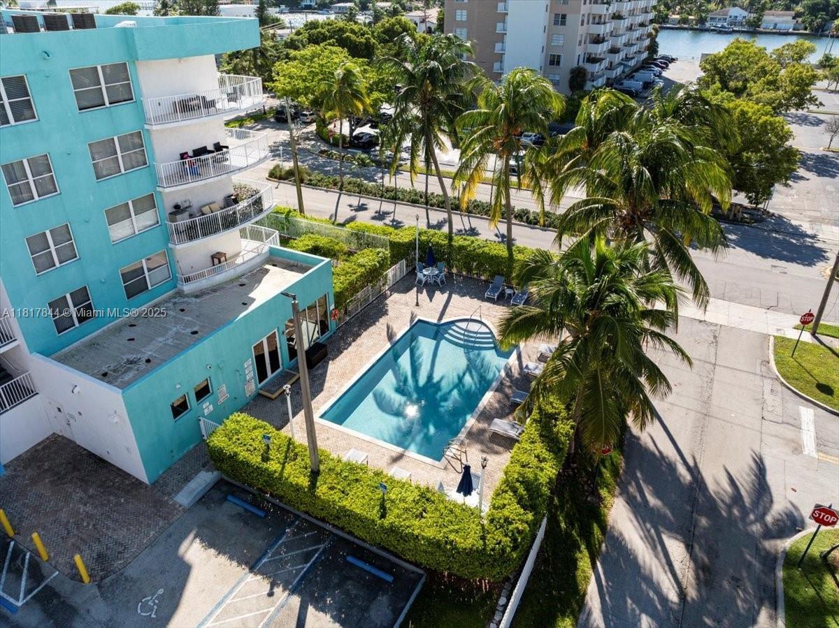 1555 N Treasure Dr # 304