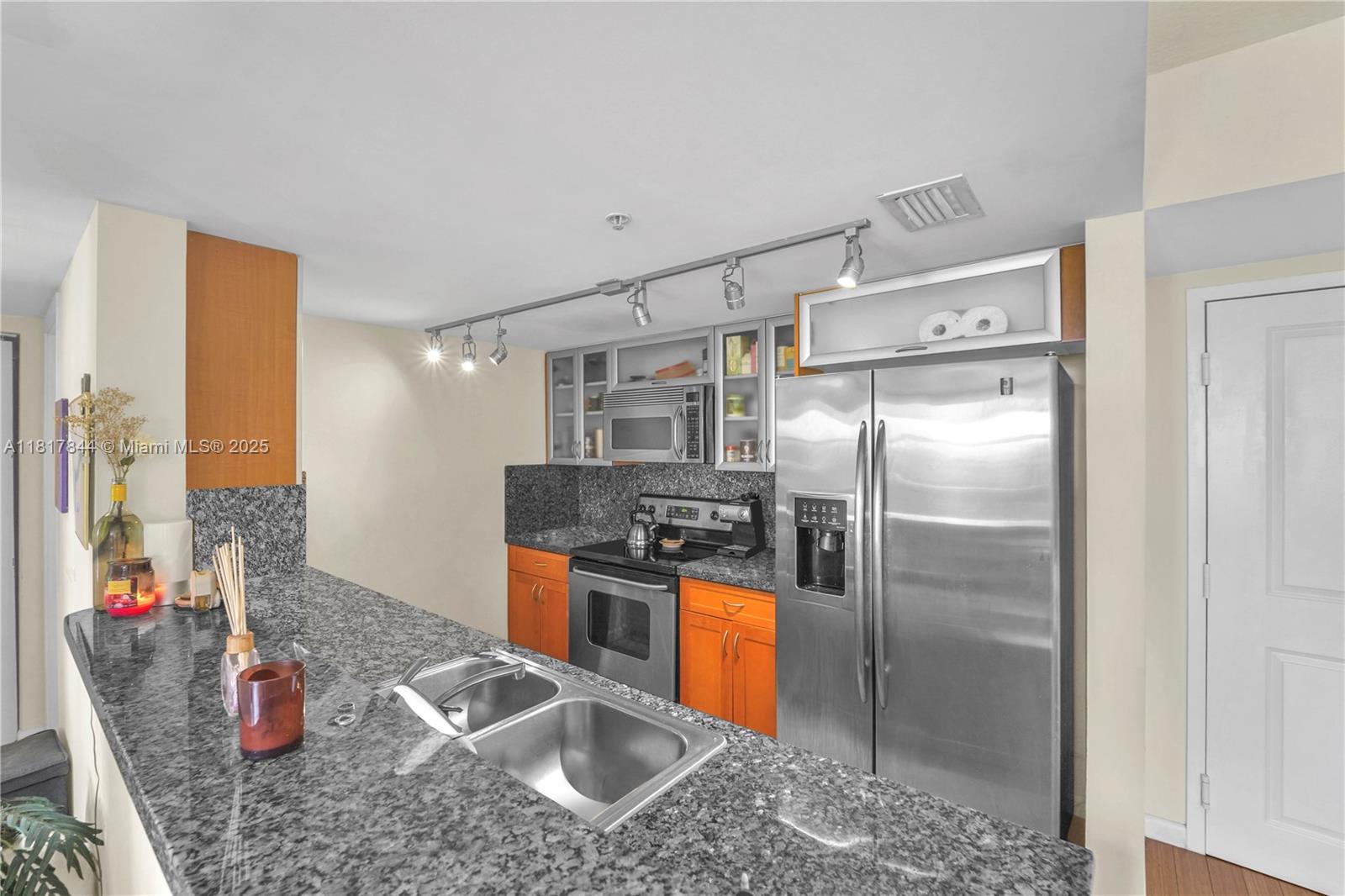 1555 N Treasure Dr # 304