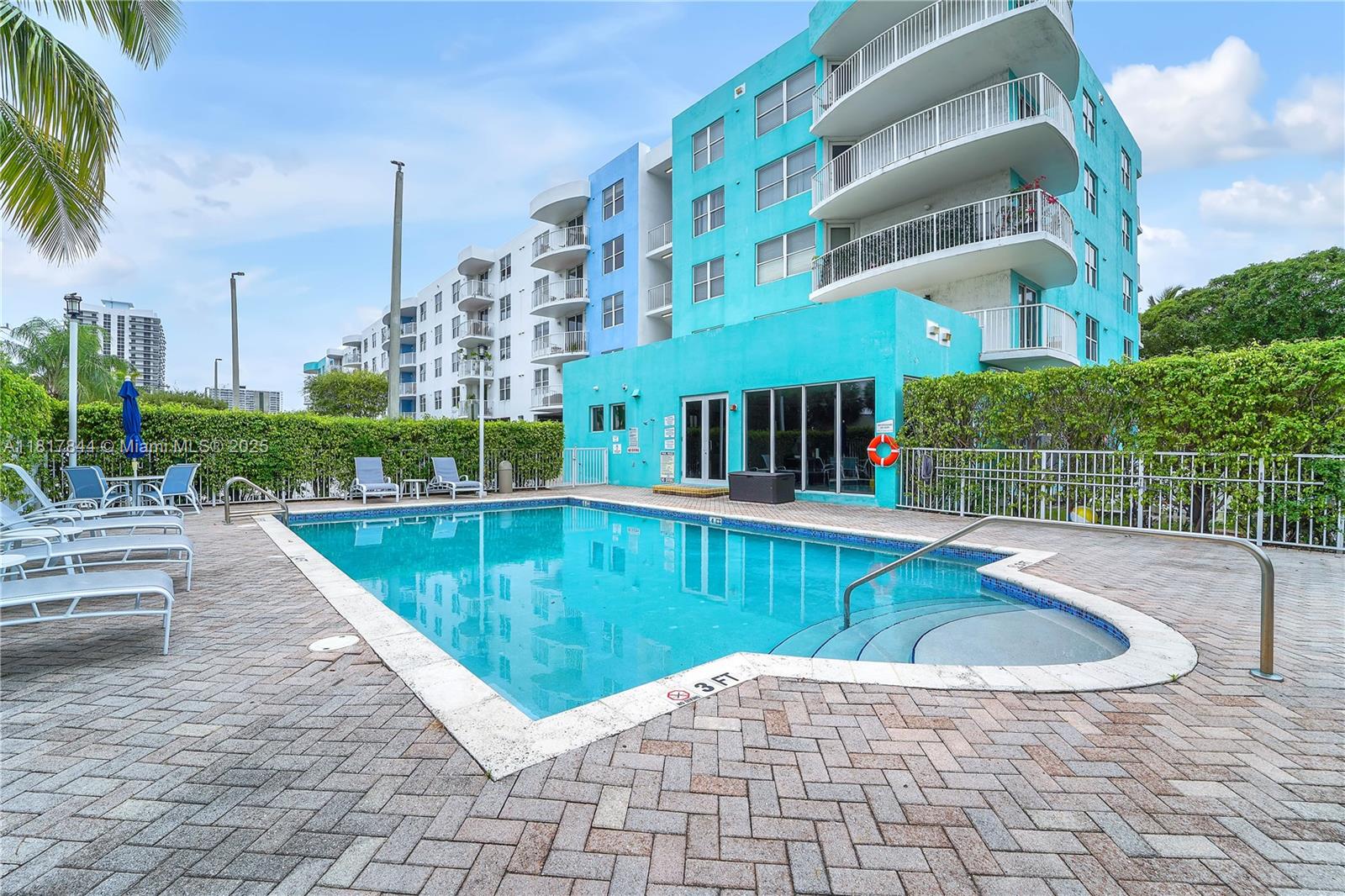 1555 N Treasure Dr # 304