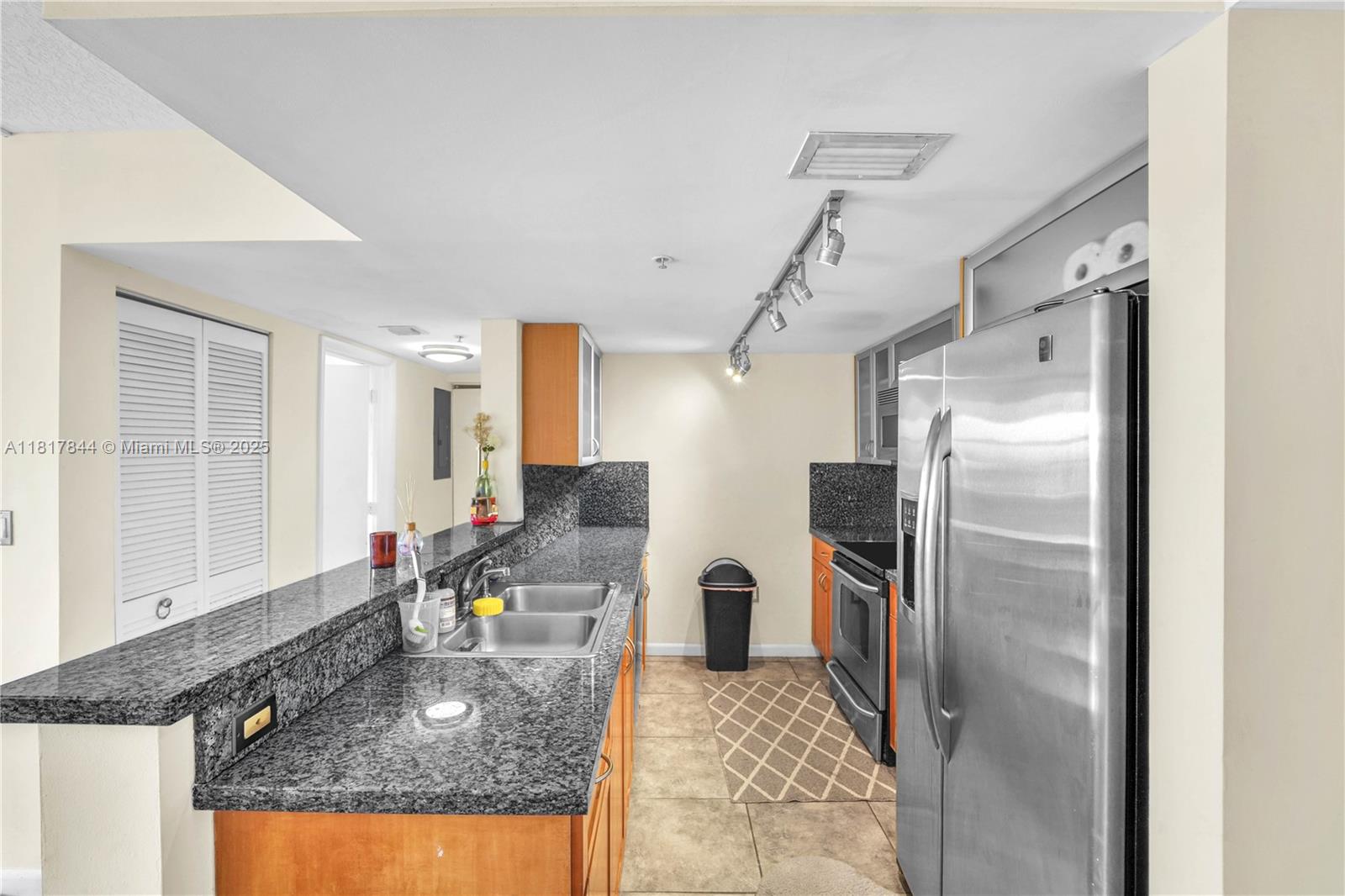 1555 N Treasure Dr # 304