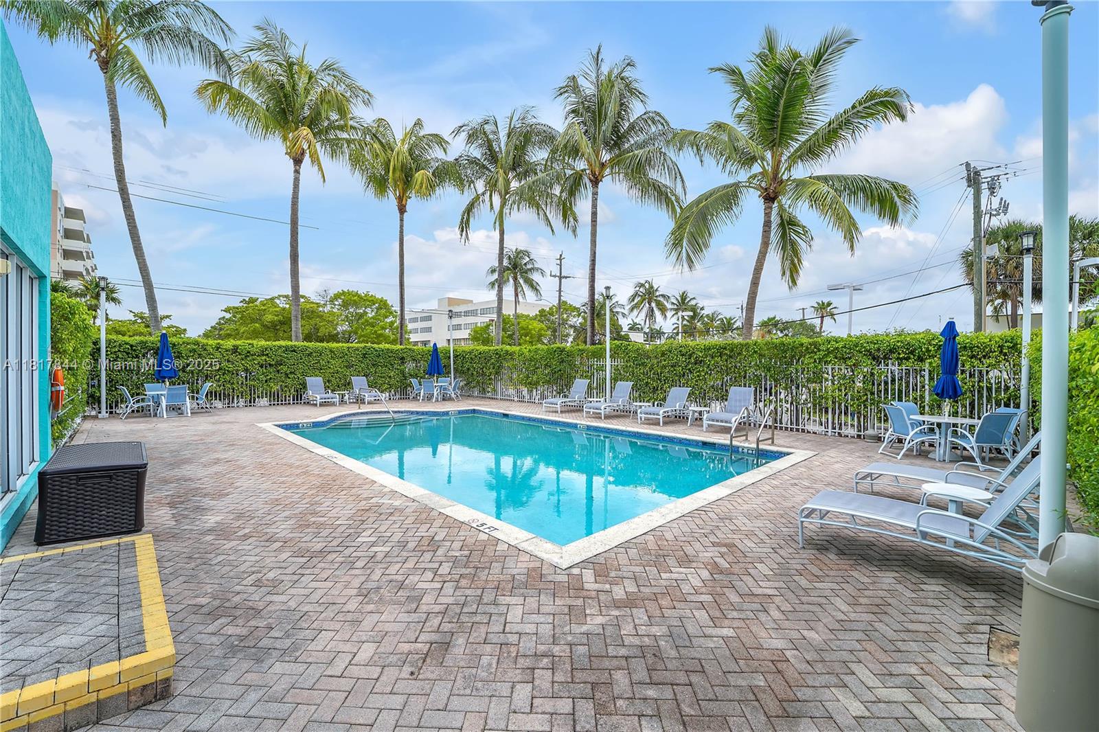 1555 N Treasure Dr # 304