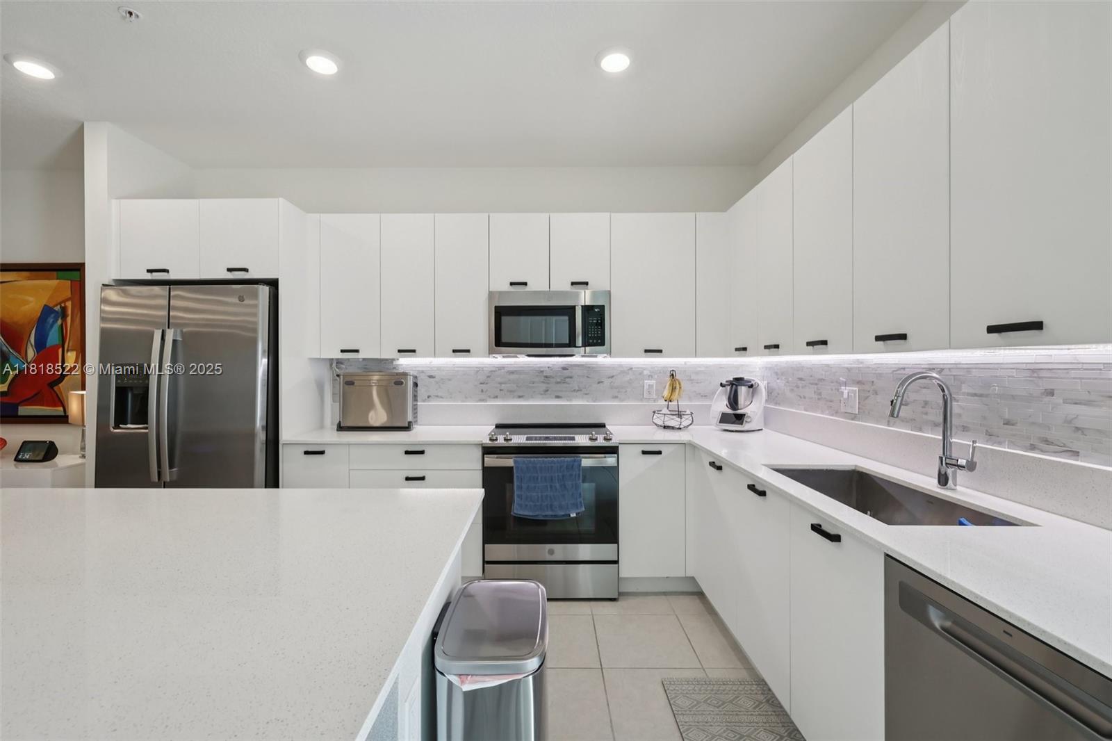 8001 NW 41st St # 112 Unit: F-112