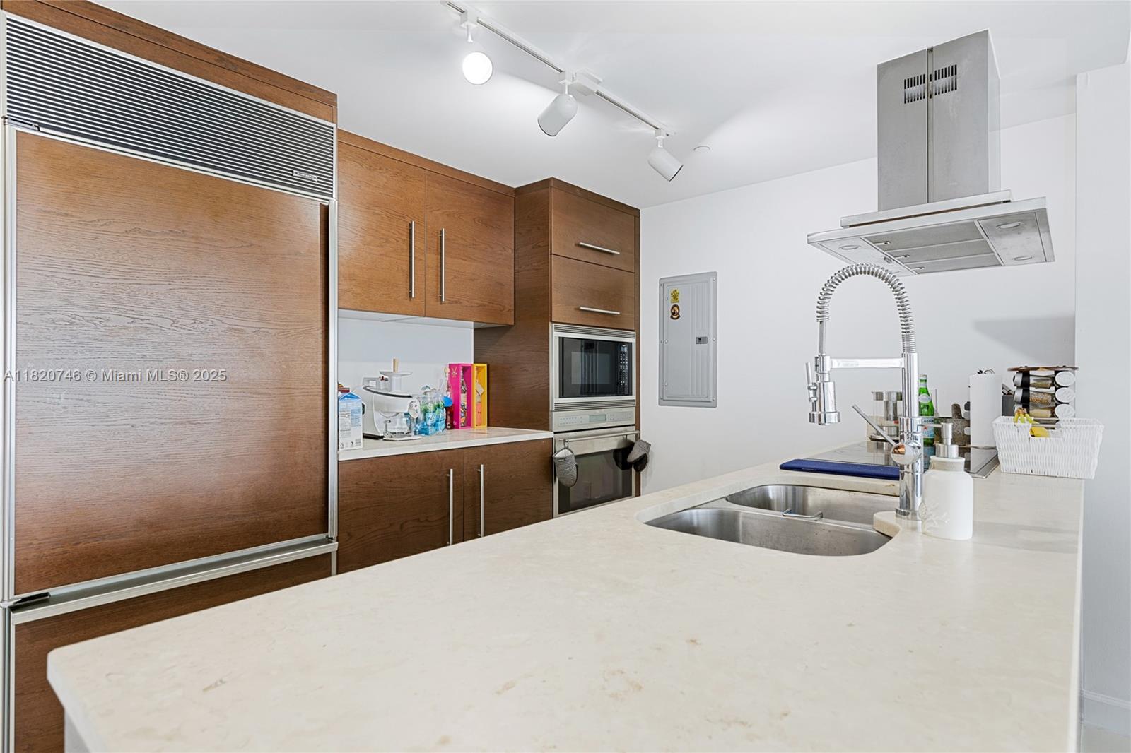 495 Brickell Ave # 905