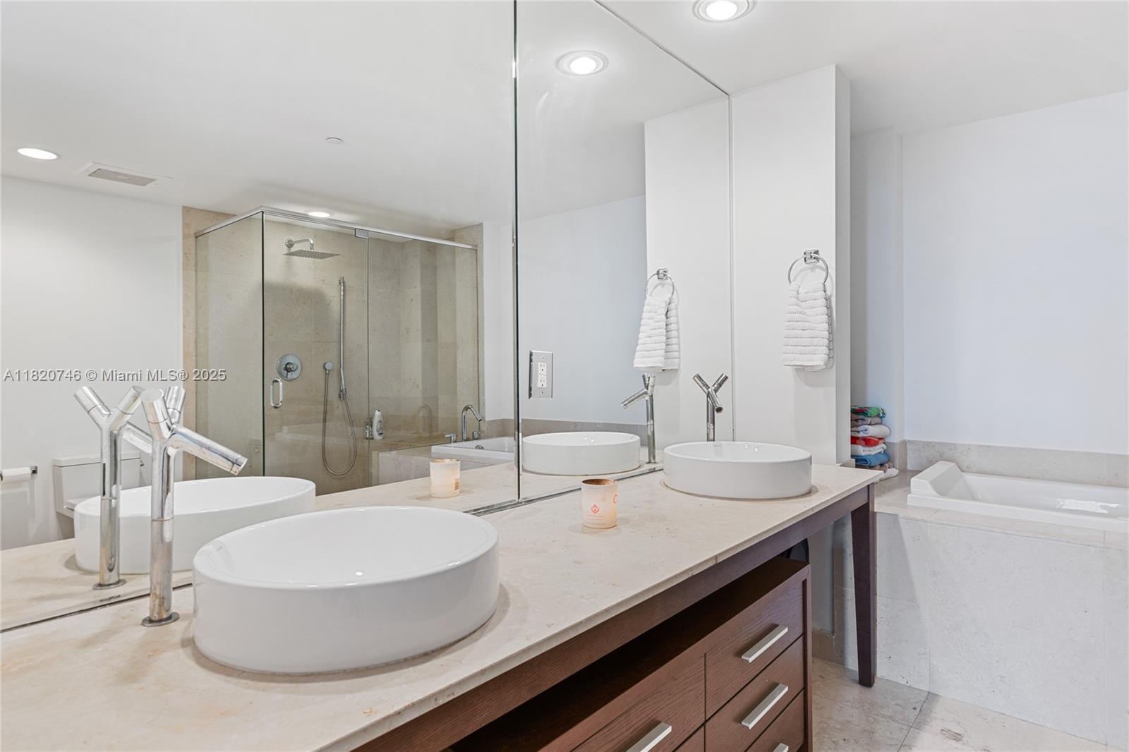 495 Brickell Ave # 905