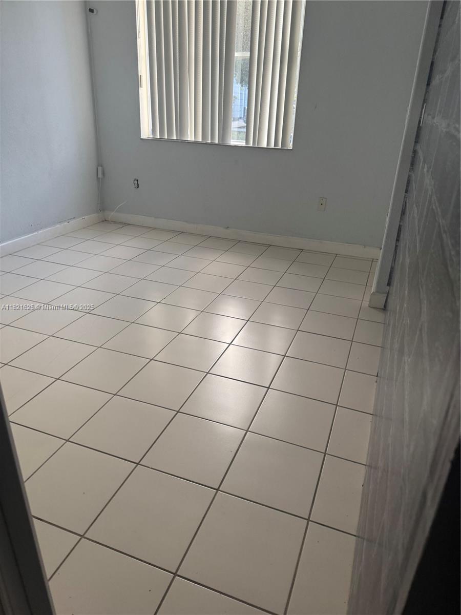 7337 nw 174 th ter # 107