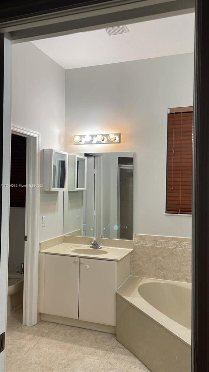 7337 nw 174 th ter # 107