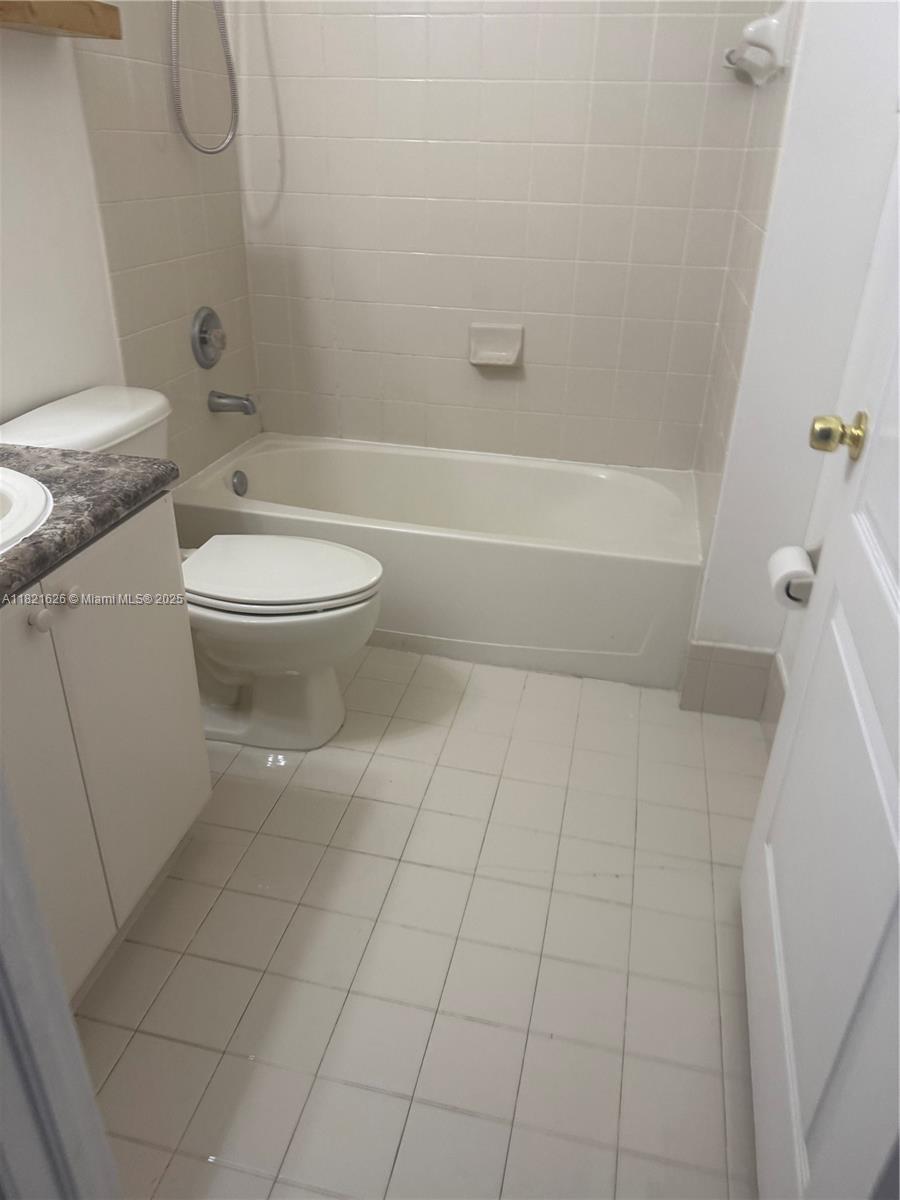 7337 nw 174 th ter # 107