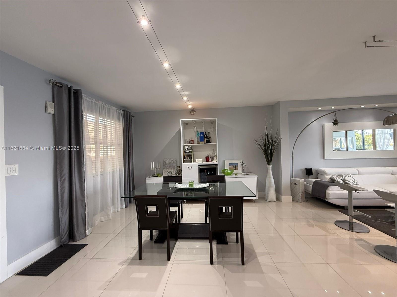 471 Ives Dairy Rd # 3 Unit: 206-3