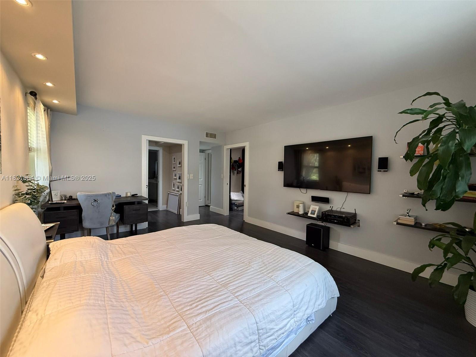471 Ives Dairy Rd # 3 Unit: 206-3