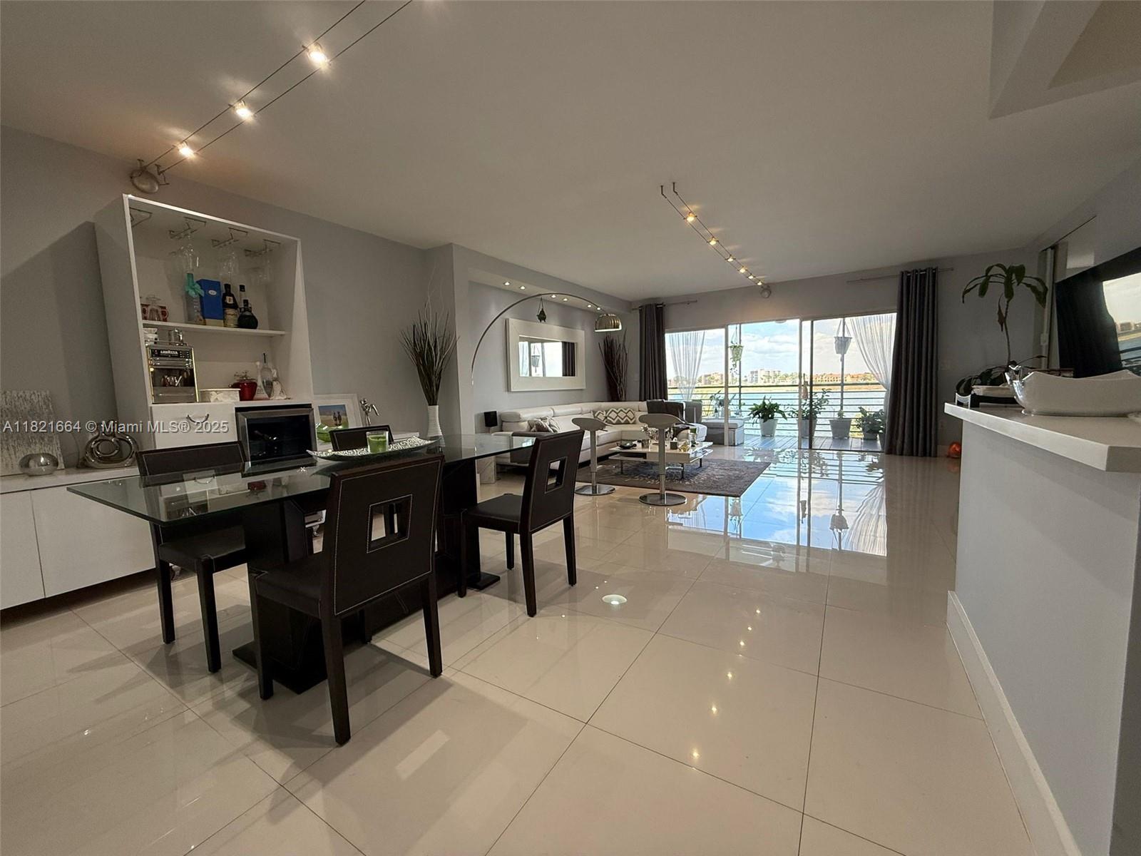 471 Ives Dairy Rd # 3 Unit: 206-3
