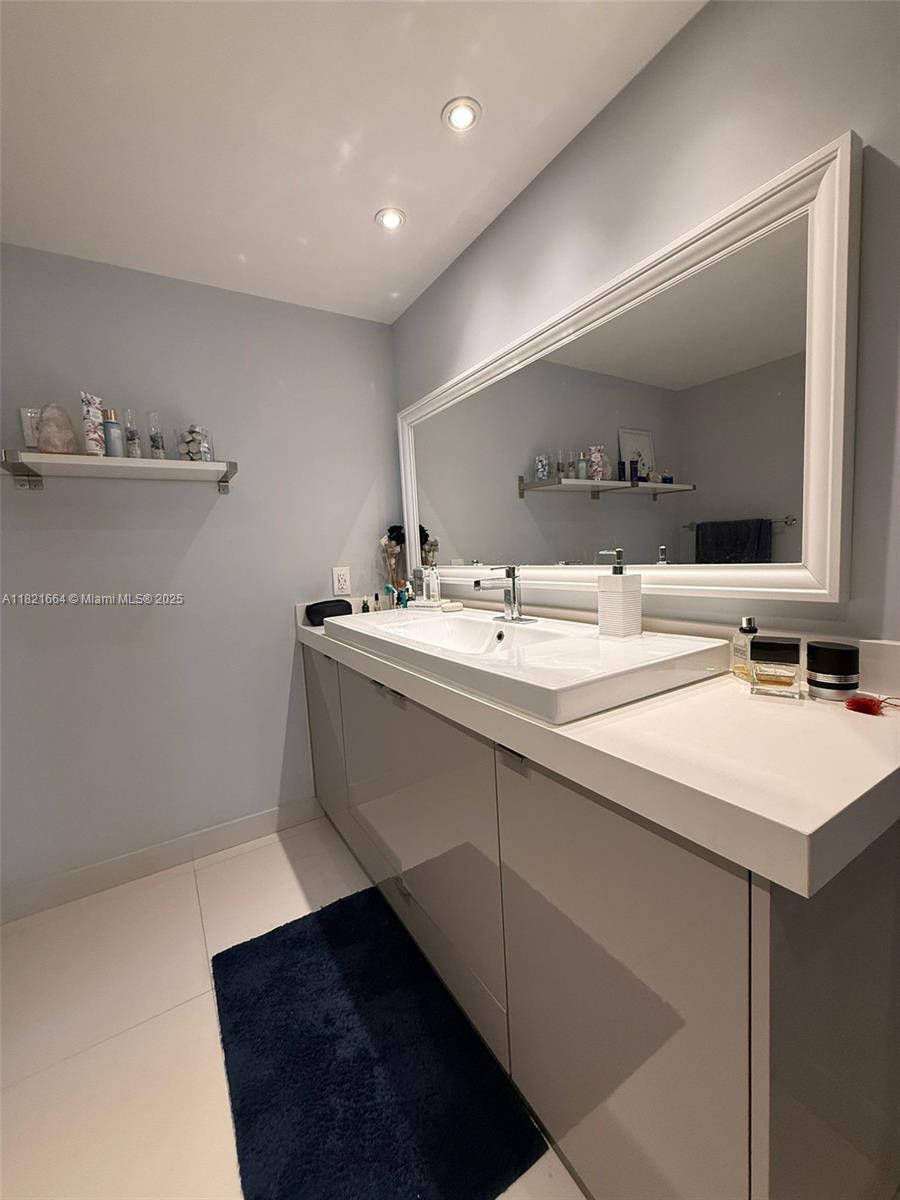 471 Ives Dairy Rd # 3 Unit: 206-3