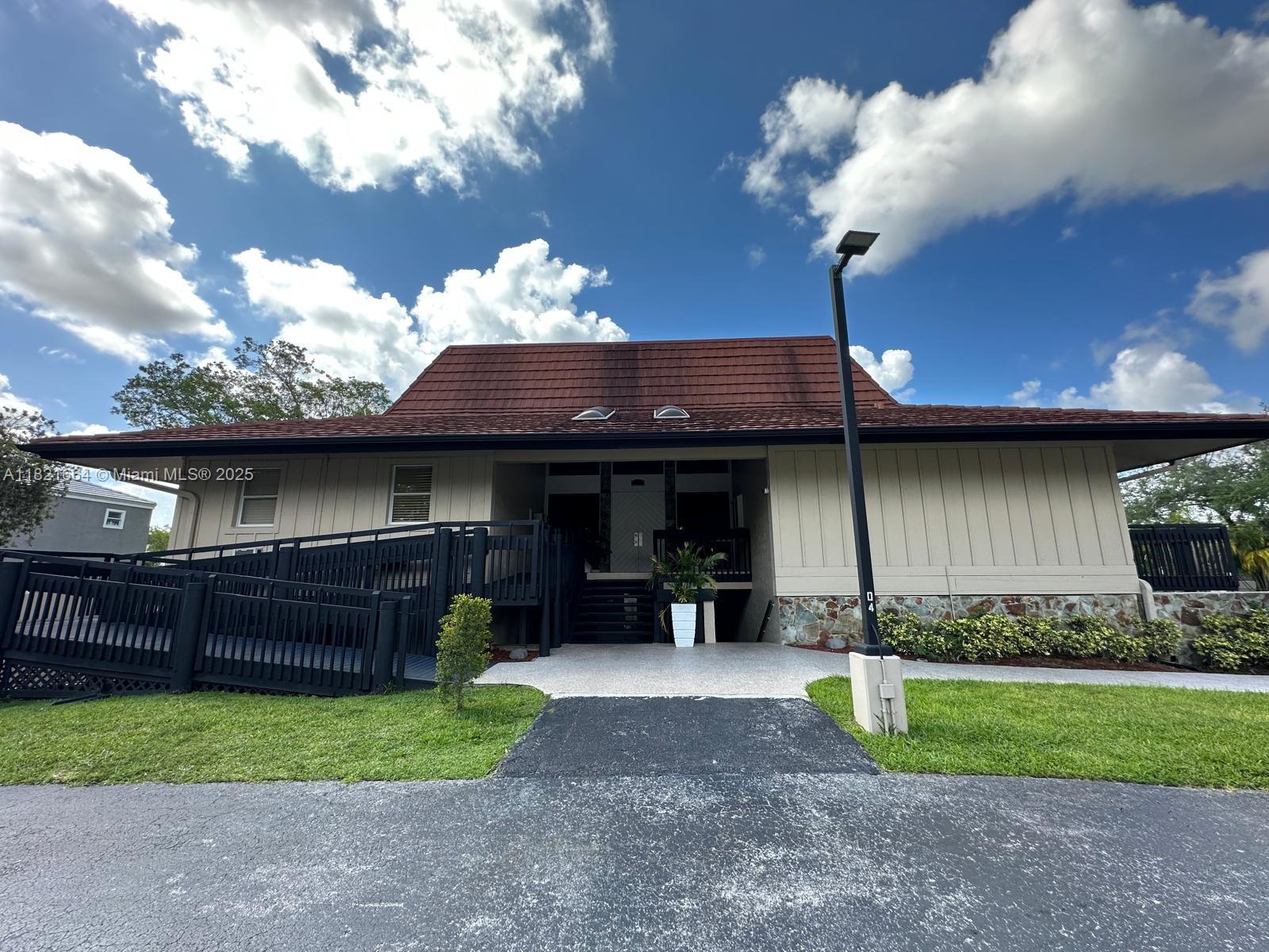 471 Ives Dairy Rd # 3 Unit: 206-3
