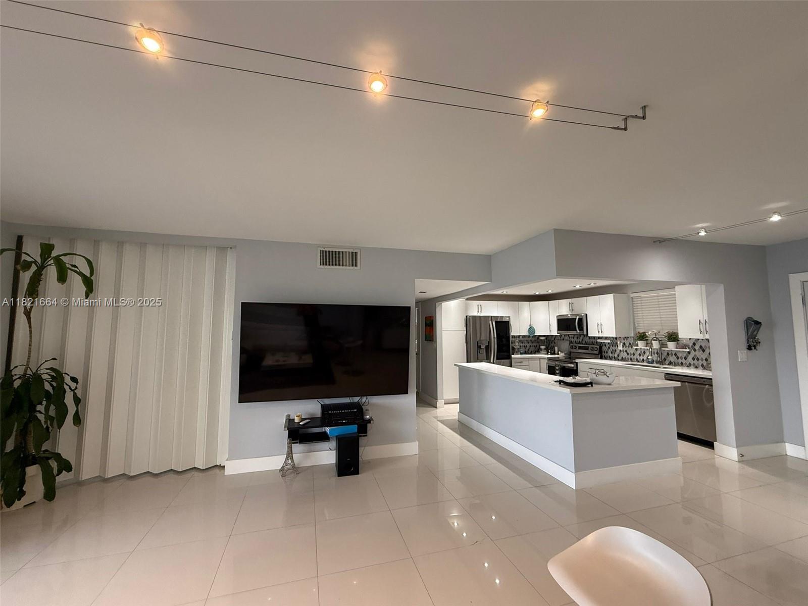 471 Ives Dairy Rd # 3 Unit: 206-3