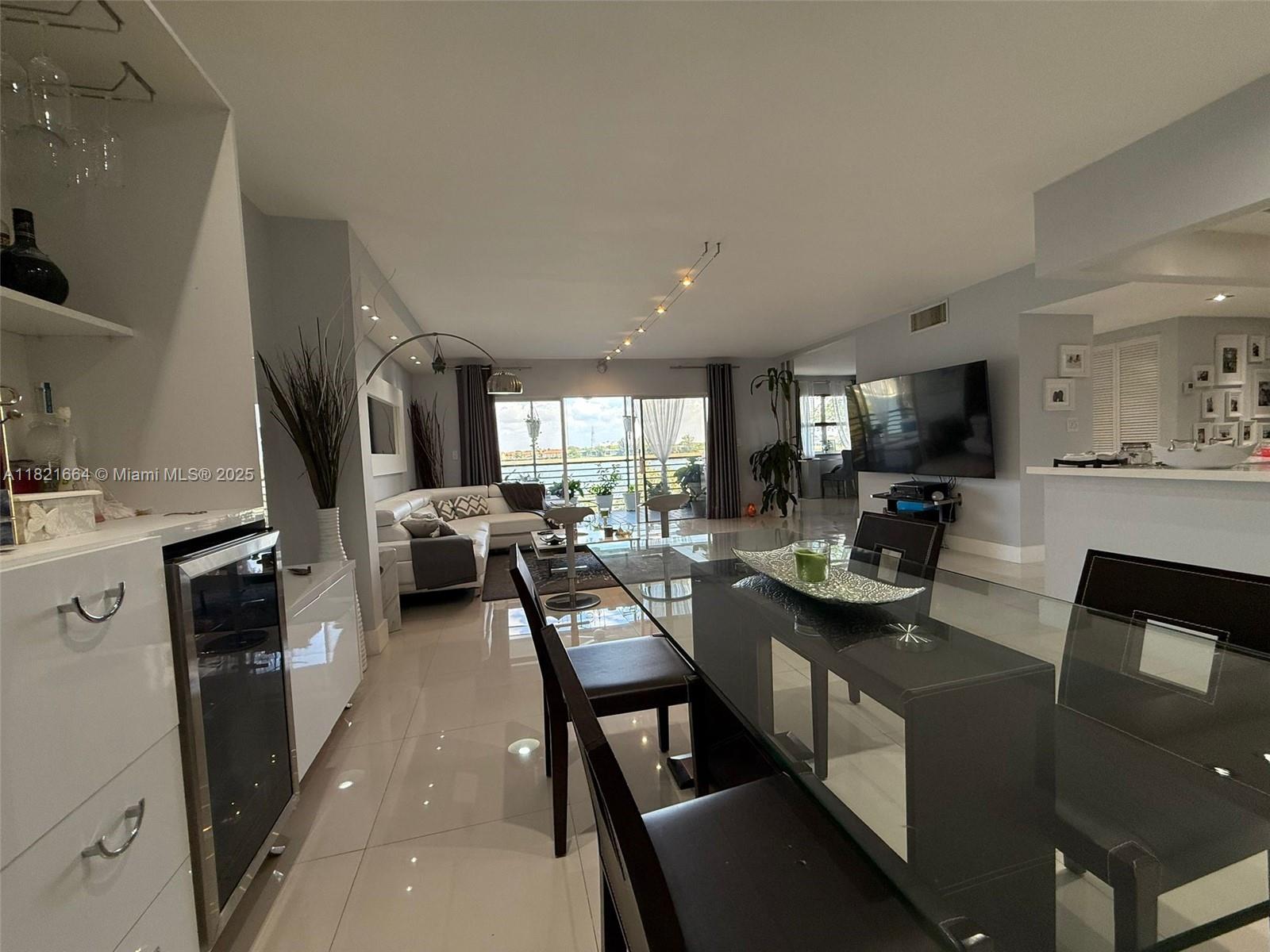 471 Ives Dairy Rd # 3 Unit: 206-3