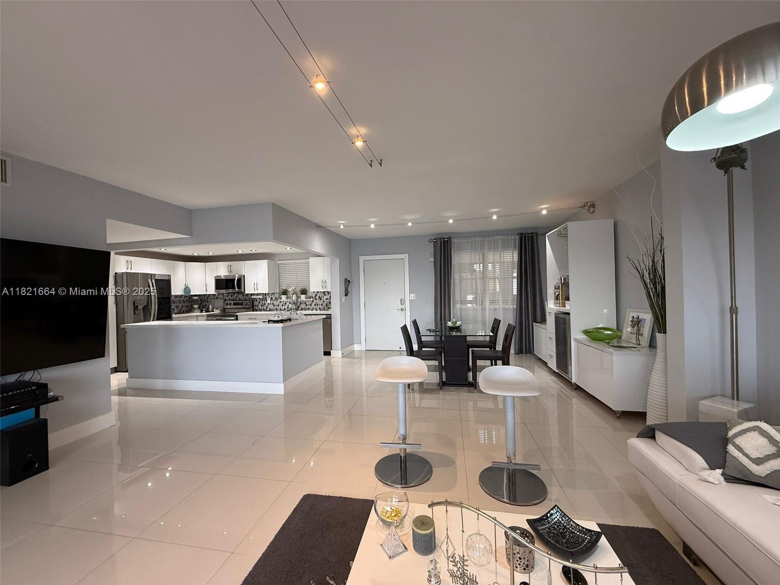 471 Ives Dairy Rd # 3 Unit: 206-3
