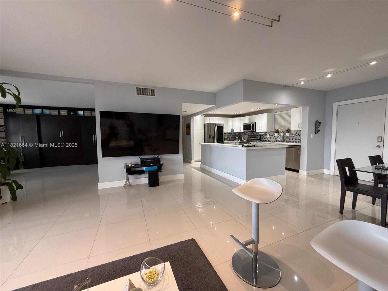 471 Ives Dairy Rd # 3 Unit: 206-3