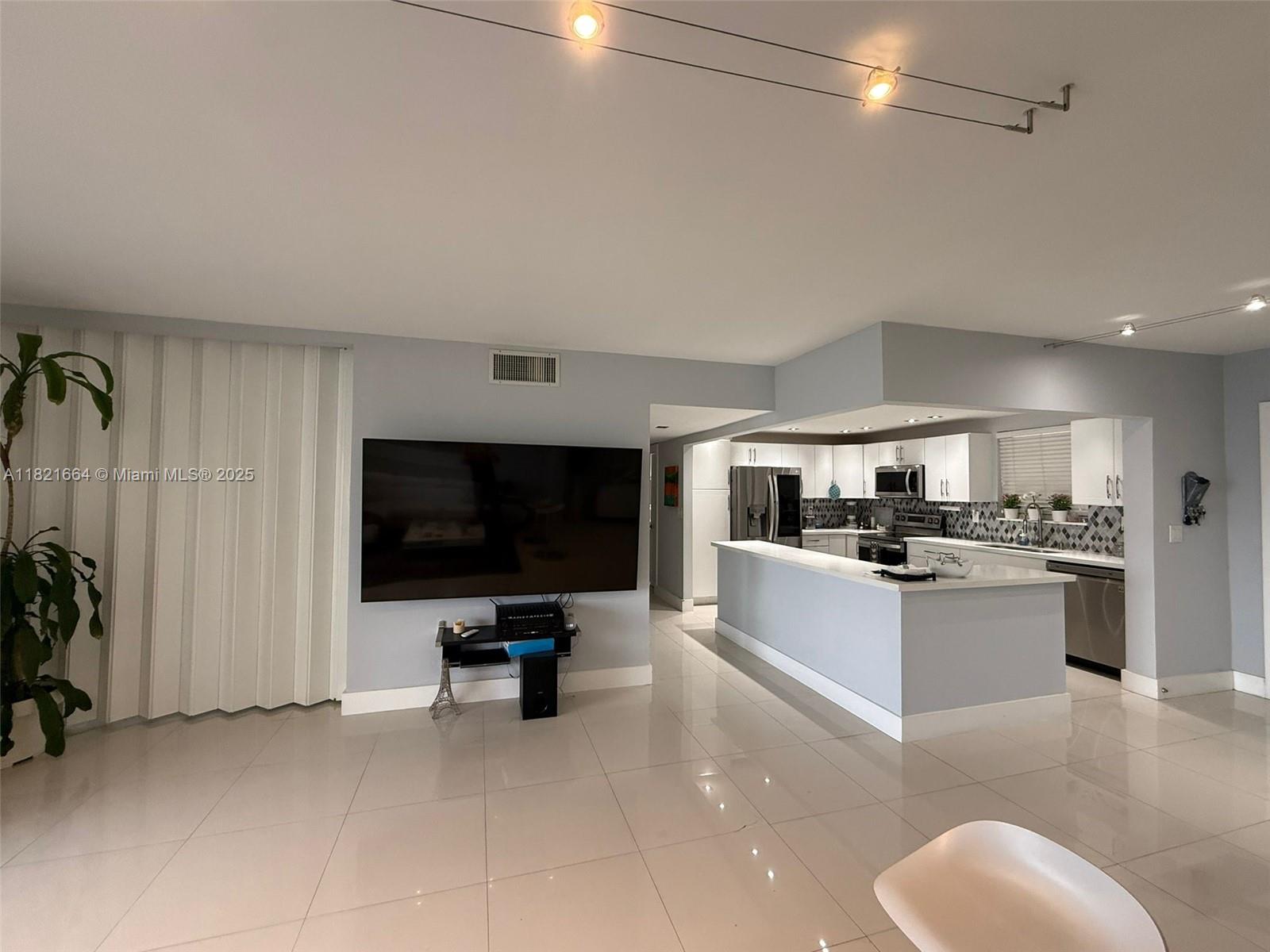 471 Ives Dairy Rd # 3 Unit: 206-3