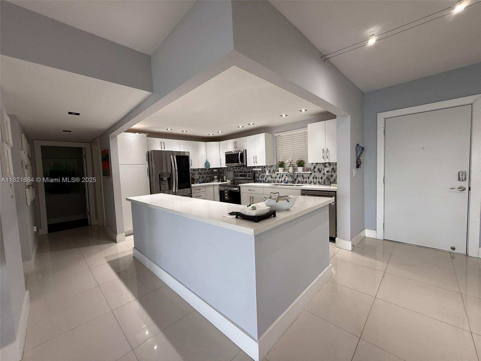 471 Ives Dairy Rd # 3 Unit: 206-3