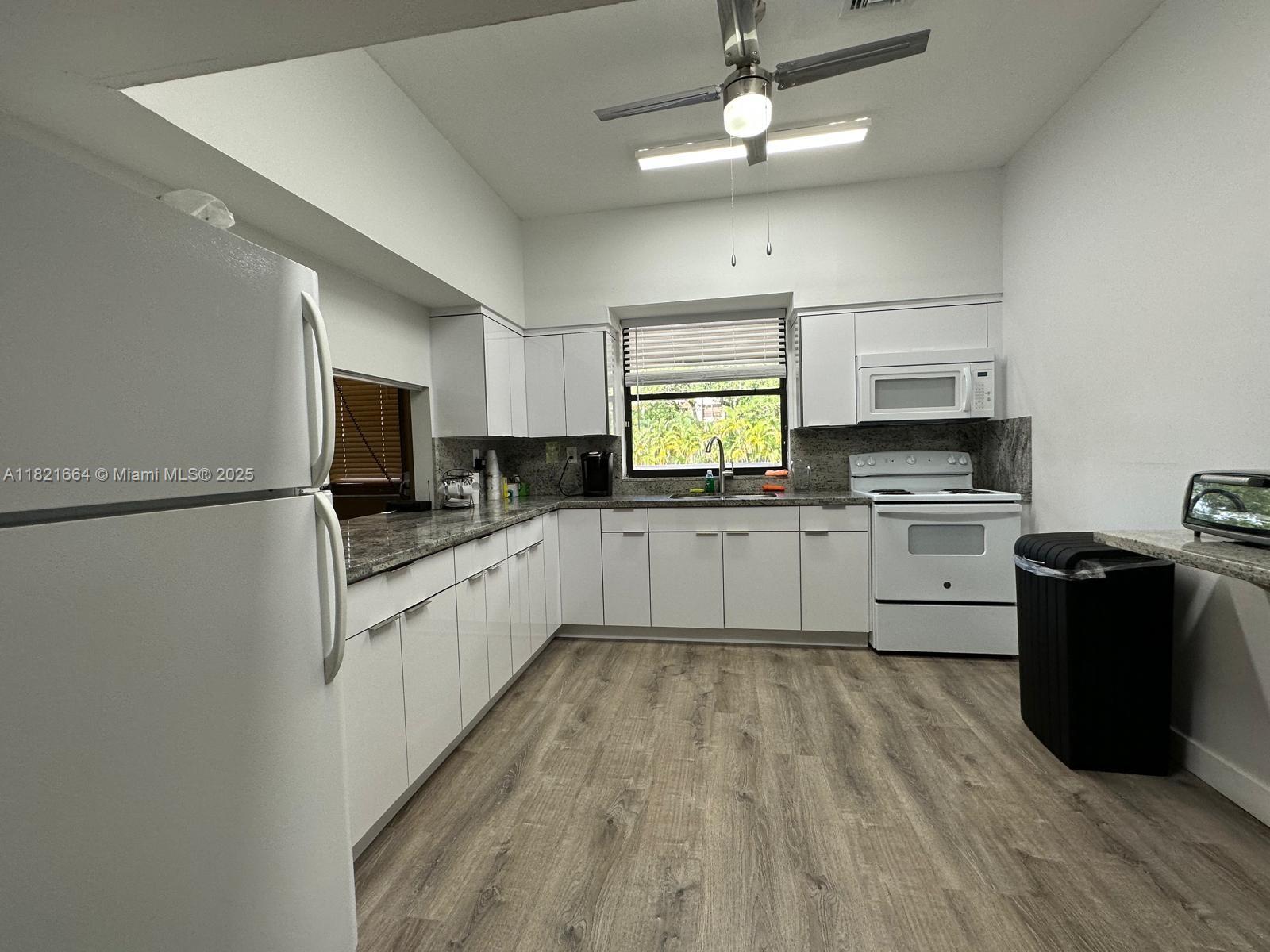 471 Ives Dairy Rd # 3 Unit: 206-3