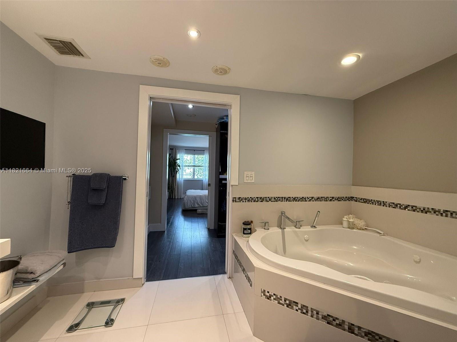 471 Ives Dairy Rd # 3 Unit: 206-3