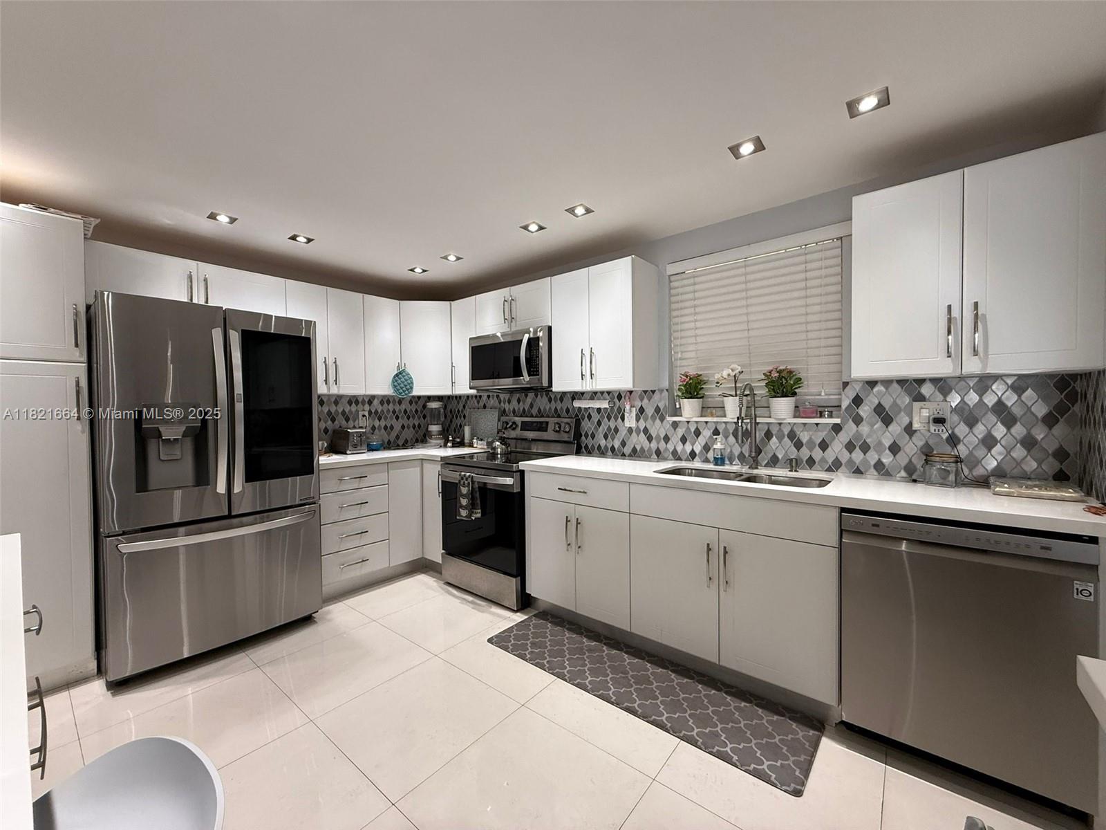 471 Ives Dairy Rd # 3 Unit: 206-3