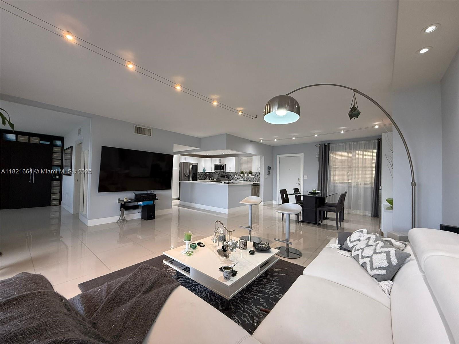 471 Ives Dairy Rd # 3 Unit: 206-3
