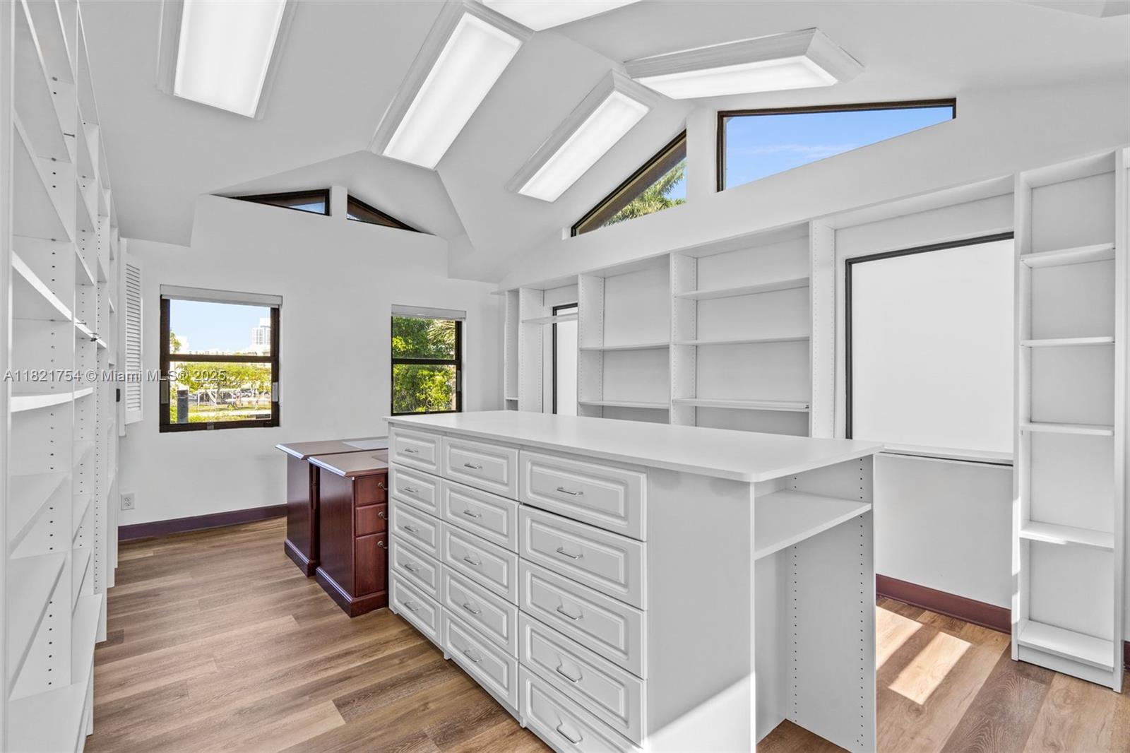 800 Diplomat Pkwy