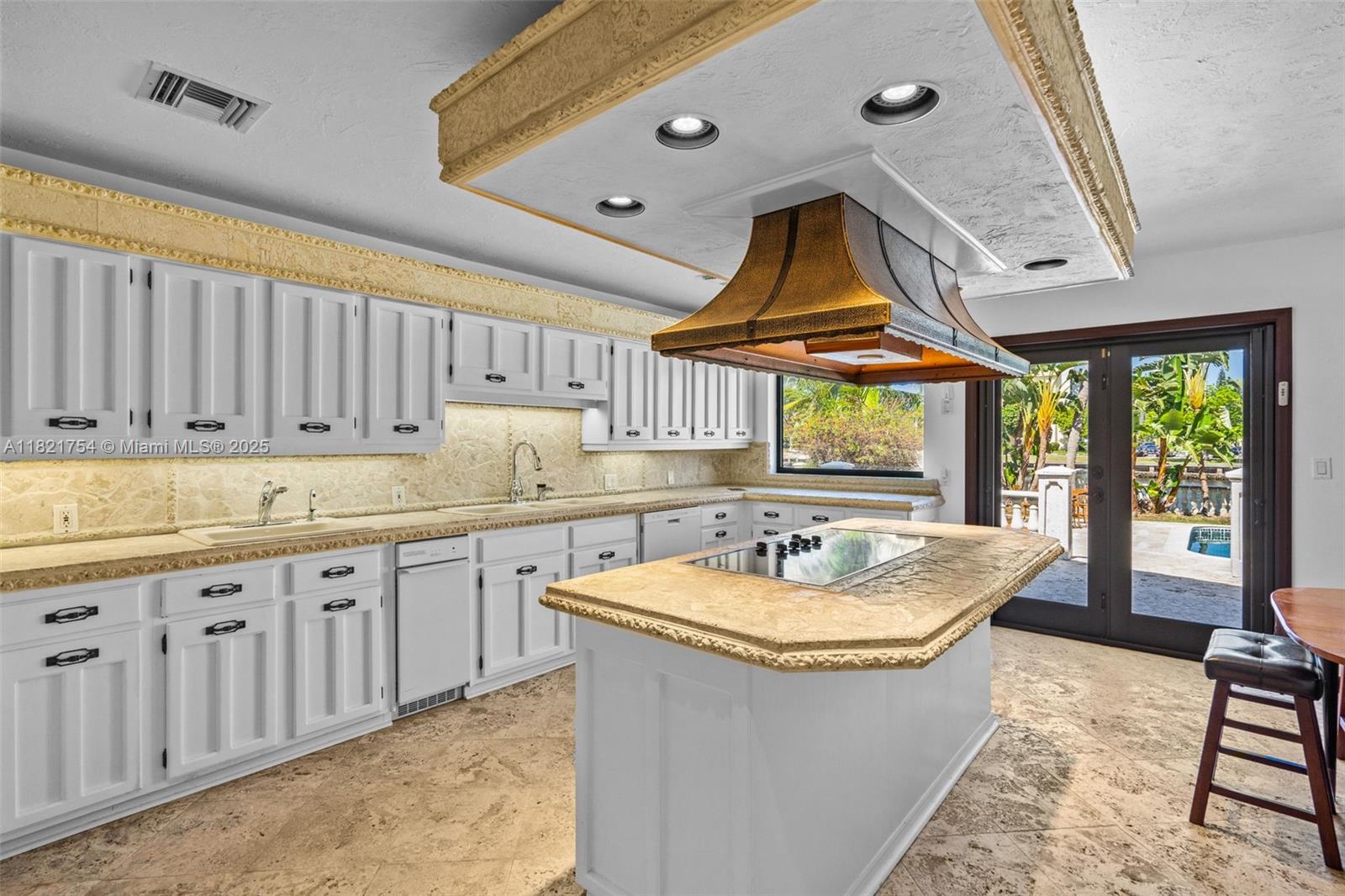 800 Diplomat Pkwy